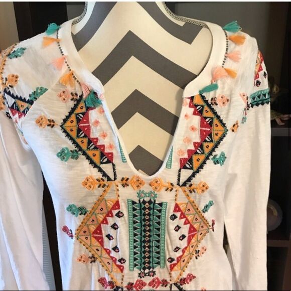 Crown & Ivy MEDIUM White Beaded Cotton Top - Picture 3 of 6